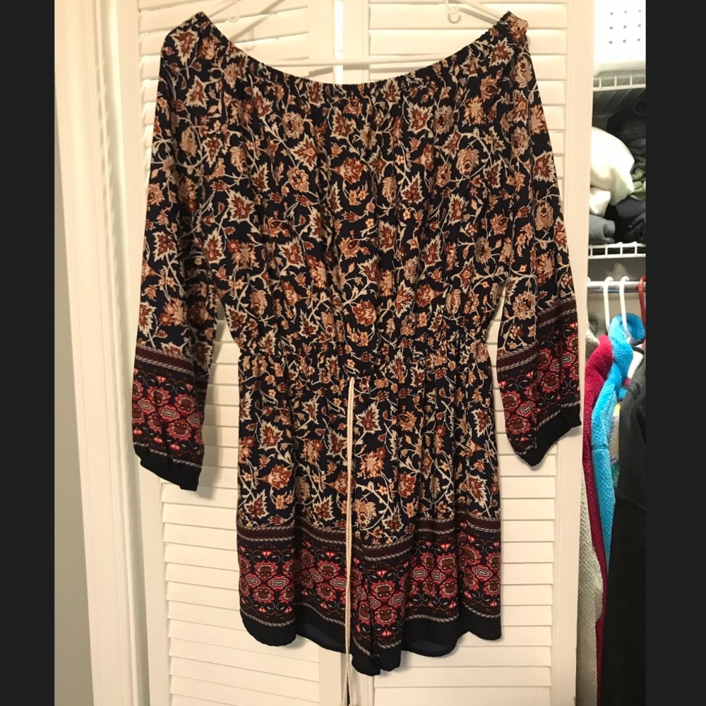 Off the should romper